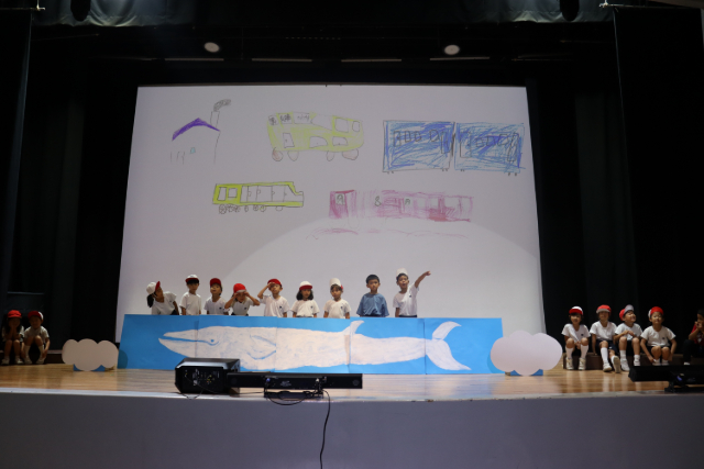 小学部１年生　劇「くじらぐも」