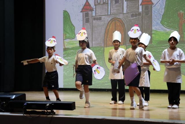 小学部３年生　劇「ハラペコ〜ニョ」