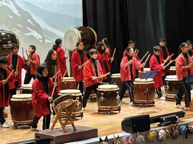 小学部６年生　和太鼓「隼：太鼓の伝説」