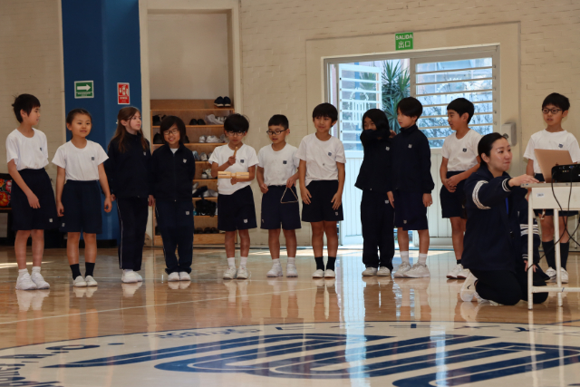 ３年生「だれでしょうクイズ」